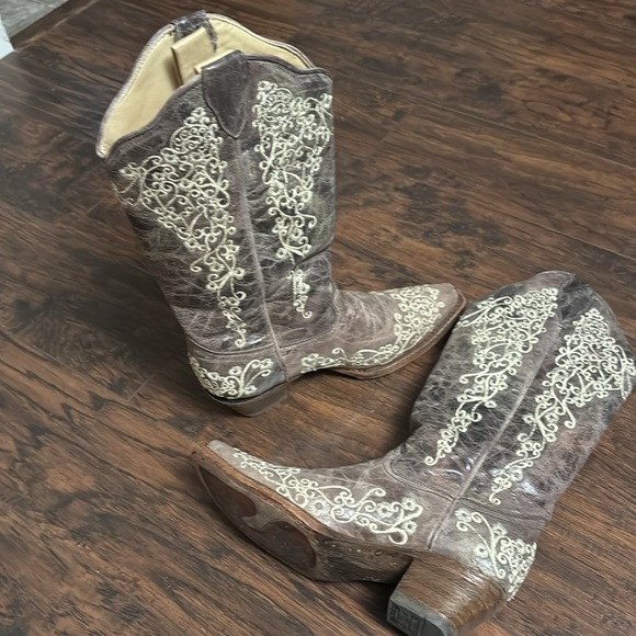 Corral distressed brown embroidered boots 👢 snip toe - Picture 13 of 14